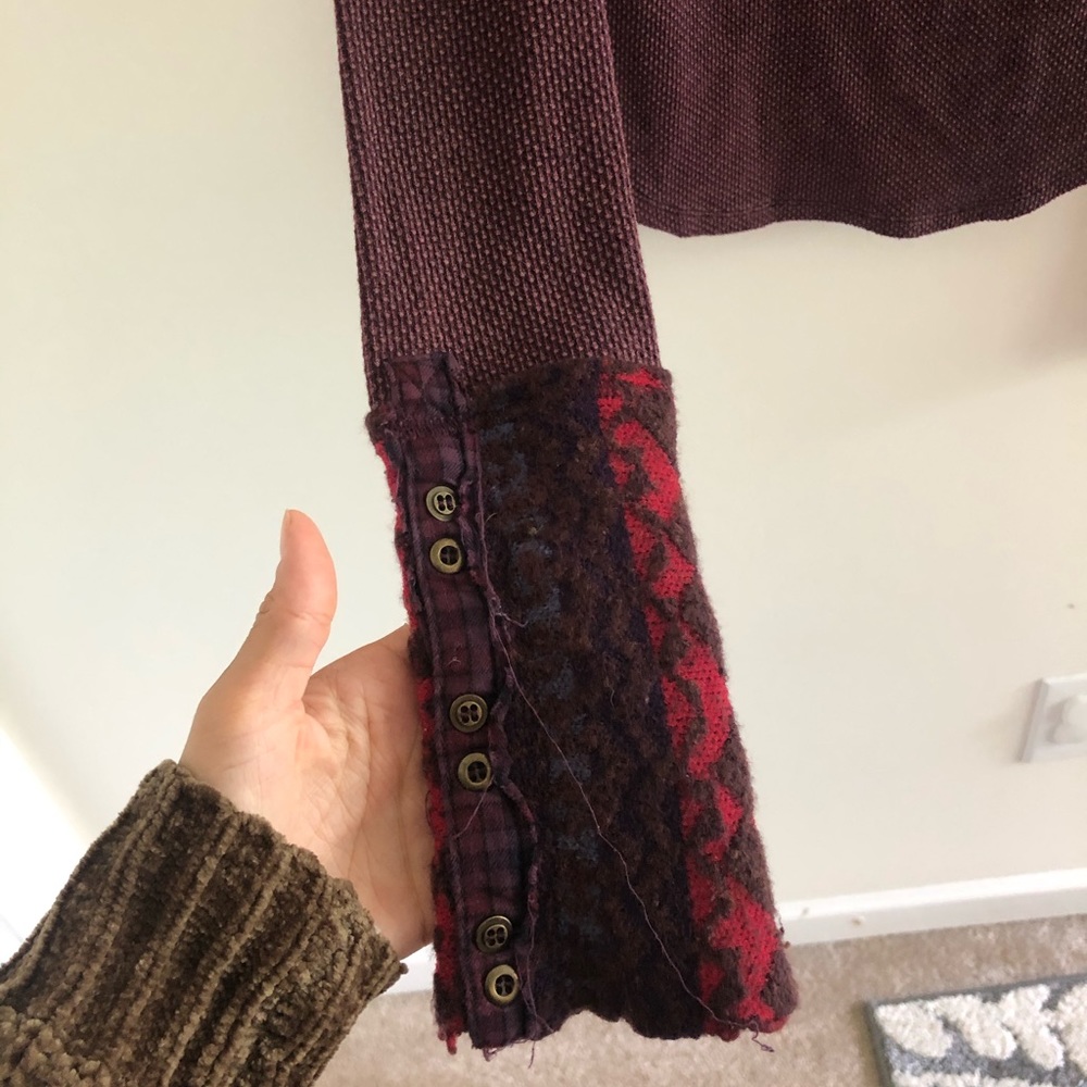 Long sleeved shirt with sweater sleeves